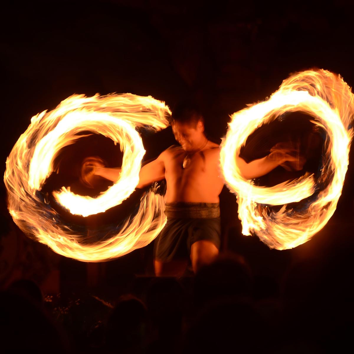 Barefoot Hawaiian fire act