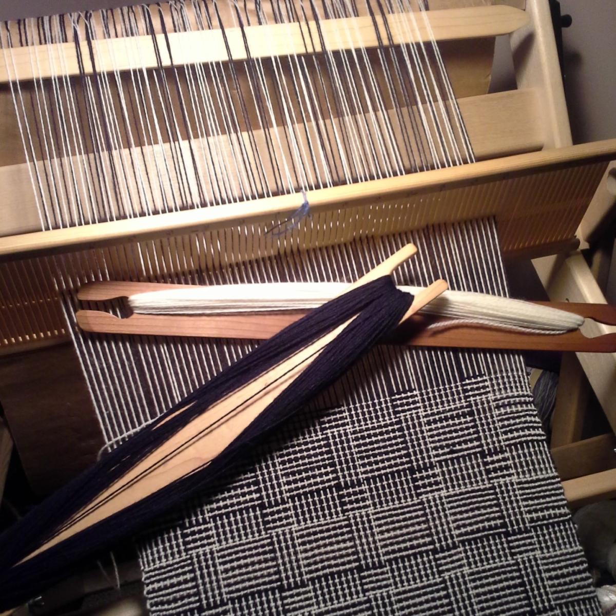 Loom, shuttle and woven item