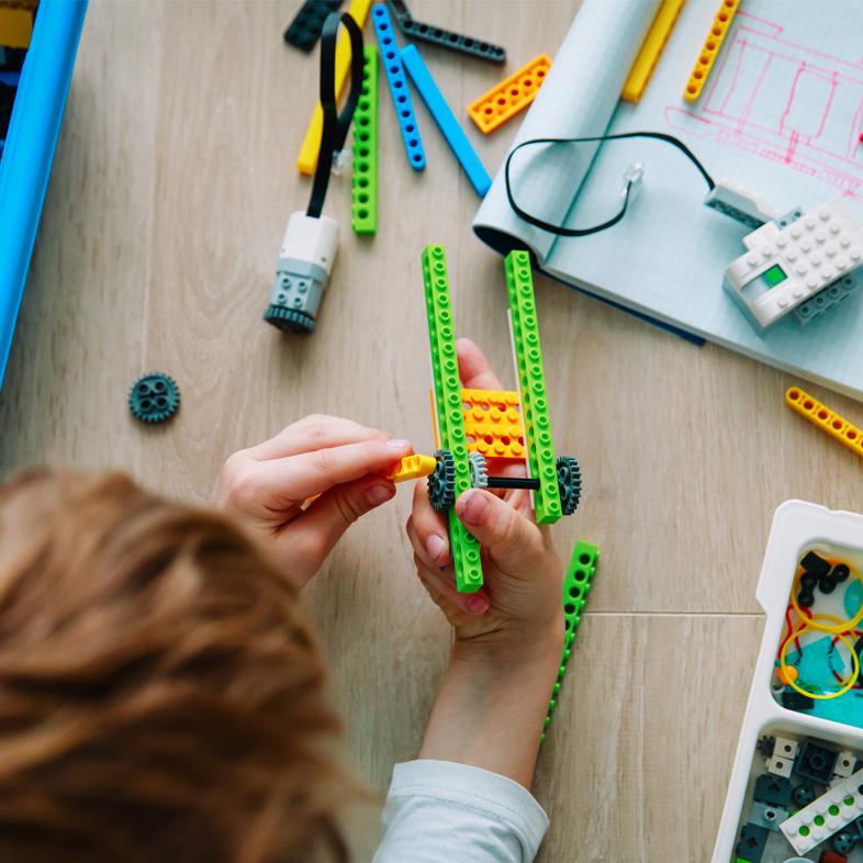 Child building robot
